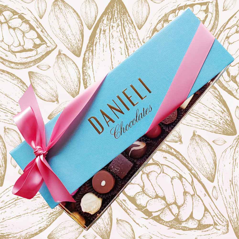 Chocolates for Mother's Day with 18 chocolates with a pink ribbon