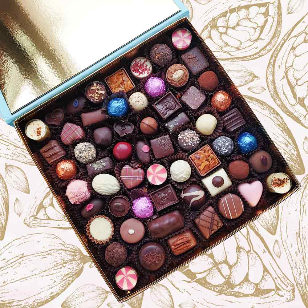 inside view of a Danieli chocolate gift box extra large on a cacao background